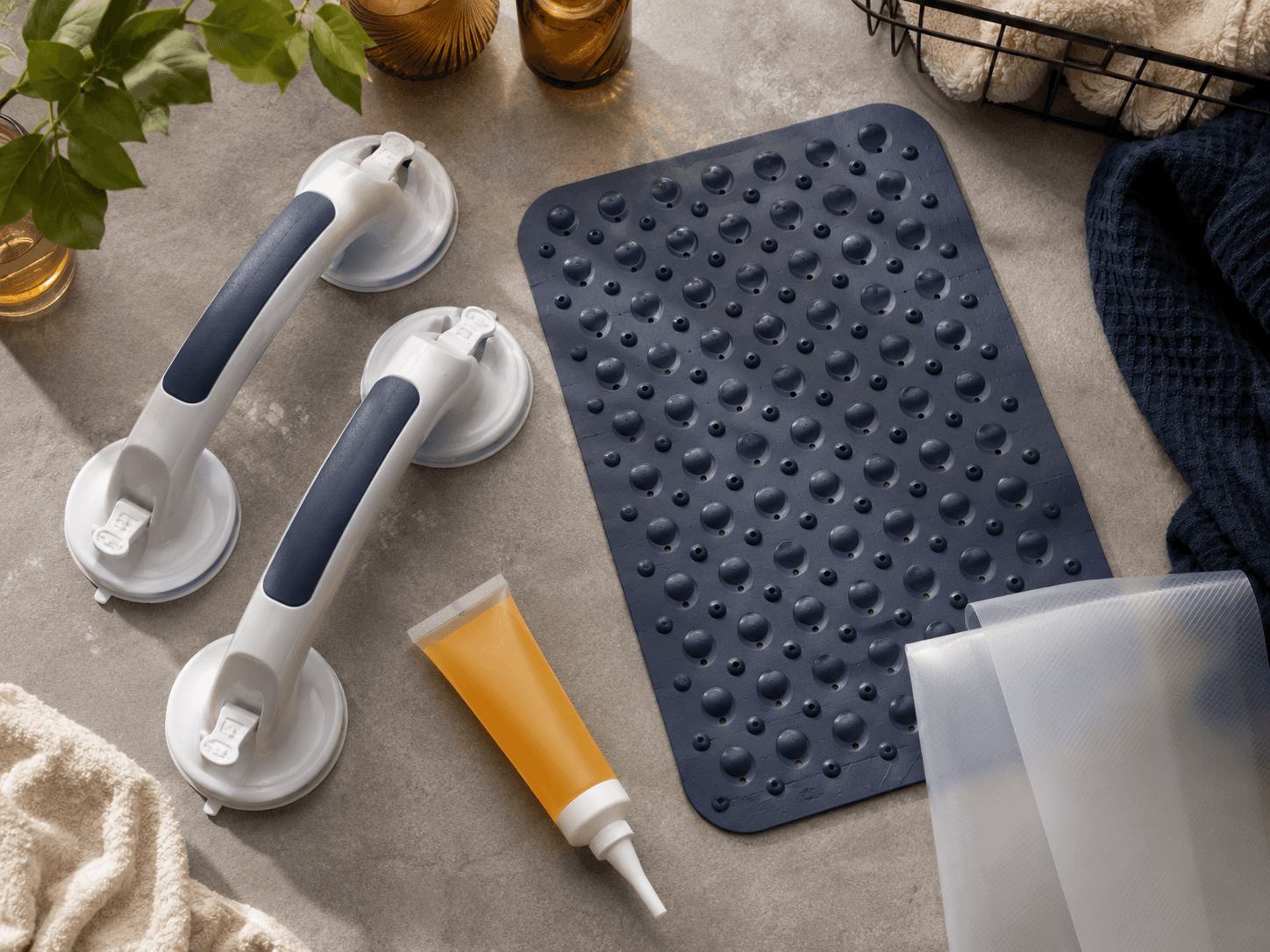 Bathroom Grip & Comfort Set — Strong suction grab handles x2, Anti-slip bath mat, Anti-fog film